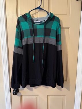 Women’s Green & Black Plaid Pullover Hoodie
